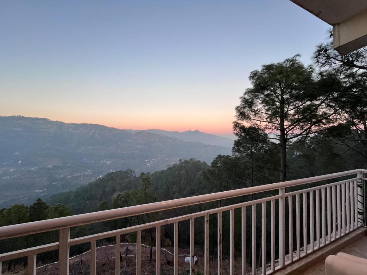 Hotel Tribe View - Away From City Hustle !! Top Rated & Most Awarded Property !! A Peaceful Stay Kasauli Zewnętrze zdjęcie